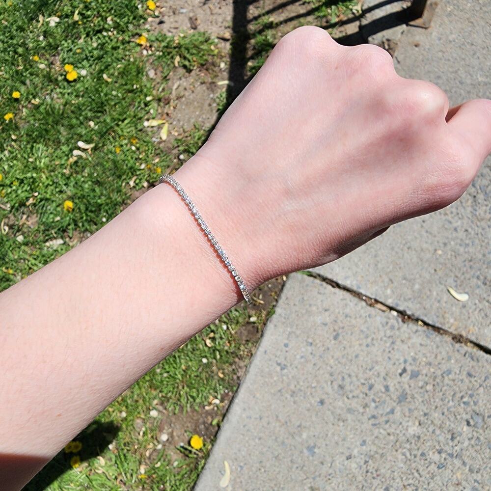 14k White Gold Diamond Tennis Bracelet: 2.25ct Flexible Design - Picture 6 of 9